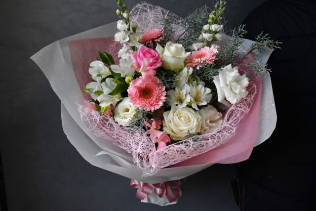.

bouquet of pink and white.

#成人式
#成人式花束
#熊本花屋