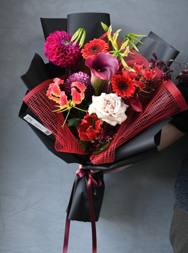 .

bouquet of black and red.

#成人式
#成人式花束
#熊本花屋