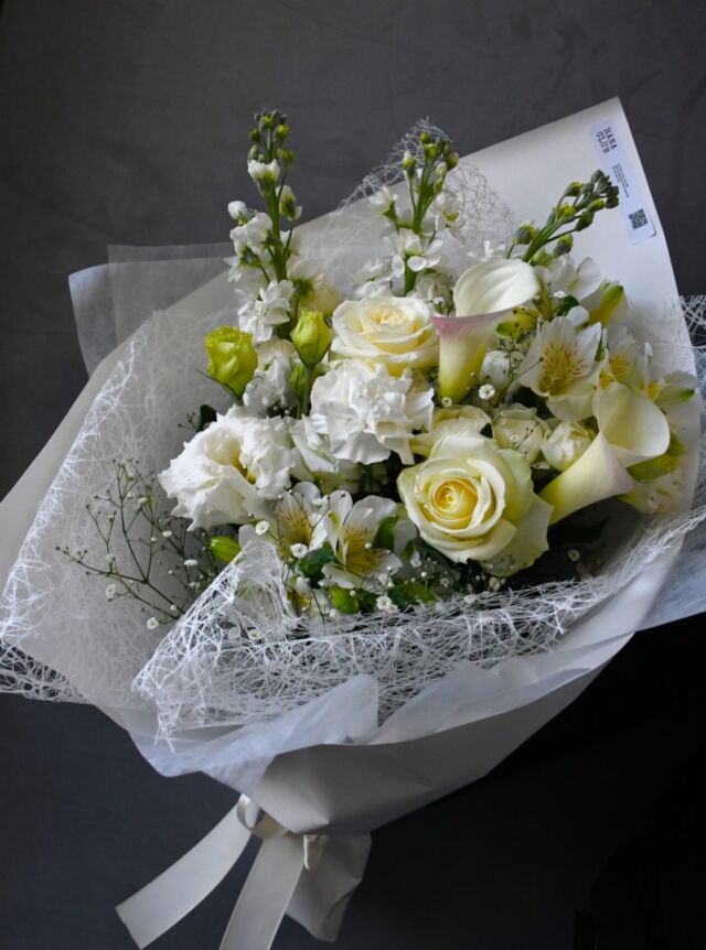 .

bouquet of off-white

#成人式
#成人式花束
#熊本花屋