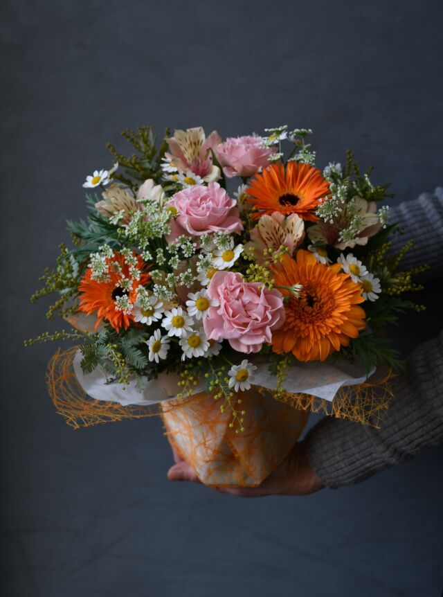 .

for birthday.

鮮やかオレンジ × 淡めピンク

#orangeflower 
#arrangement 
#アレンジメント 
#熊本花屋
#花くらぶ