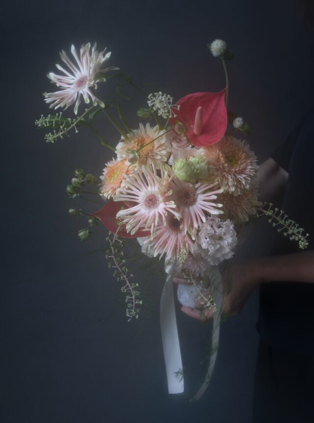 .

wedding bouquet

ガーベラや
アンスリウムの
ヌーディな雰囲気が可愛い♡

お客様のイメージ写真を拝見し、
お花の内容など相談しながら
制作させていただきました。

ご注文ありがとうございました。

#ウエディングフォト 
#前撮りブーケ 
#熊本花屋
#花くらぶ